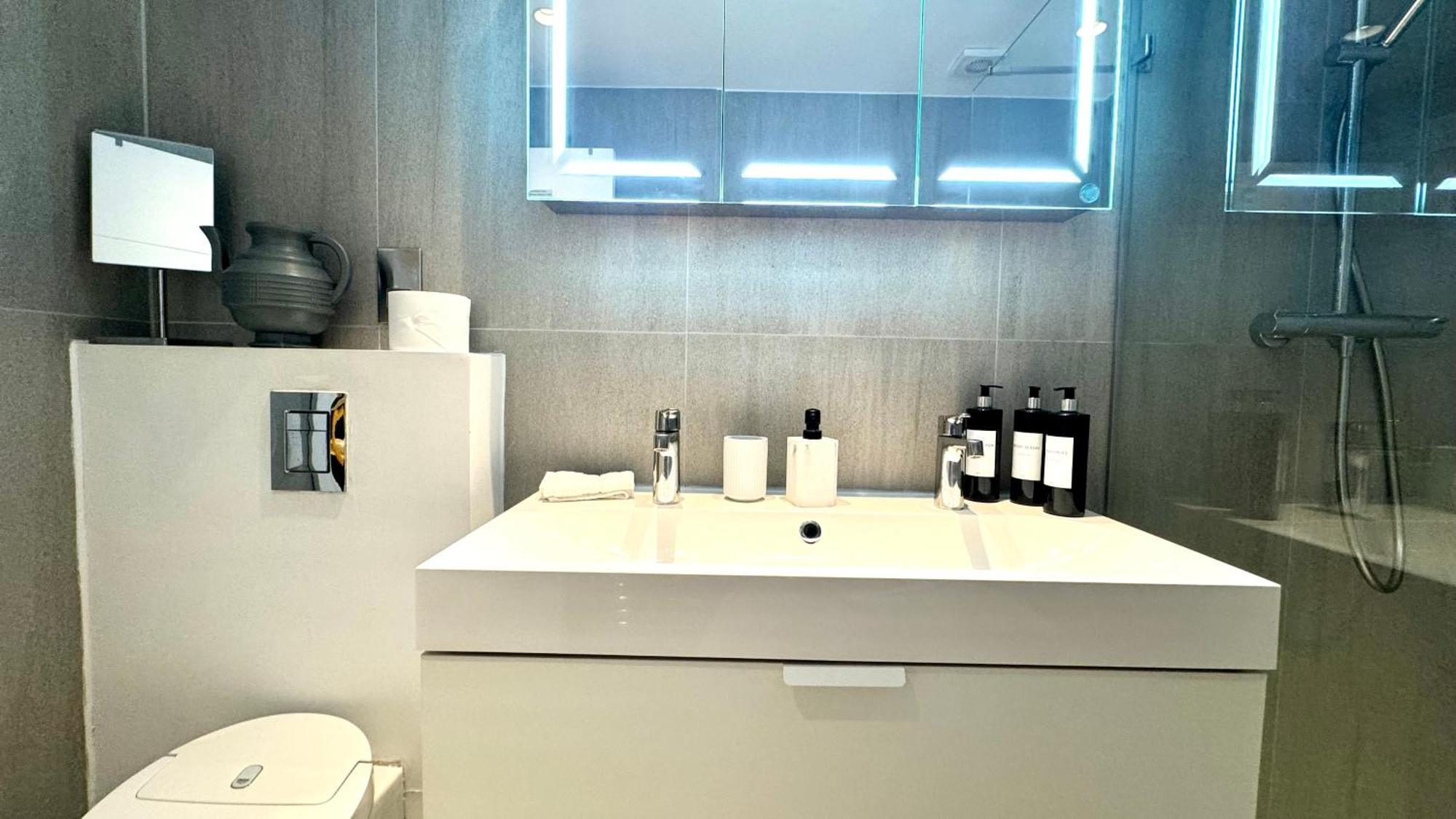 2 Bedroom In South Kensington By Wild