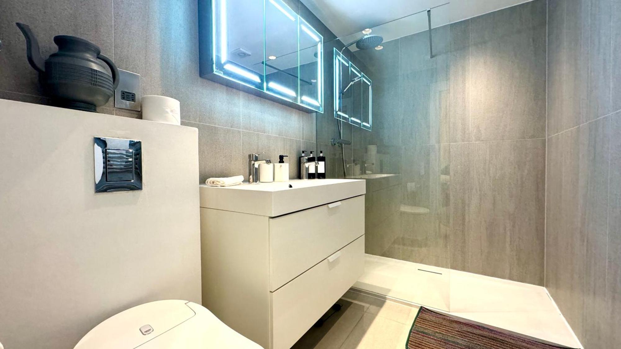 2 Bedroom In South Kensington By Wild * Londra